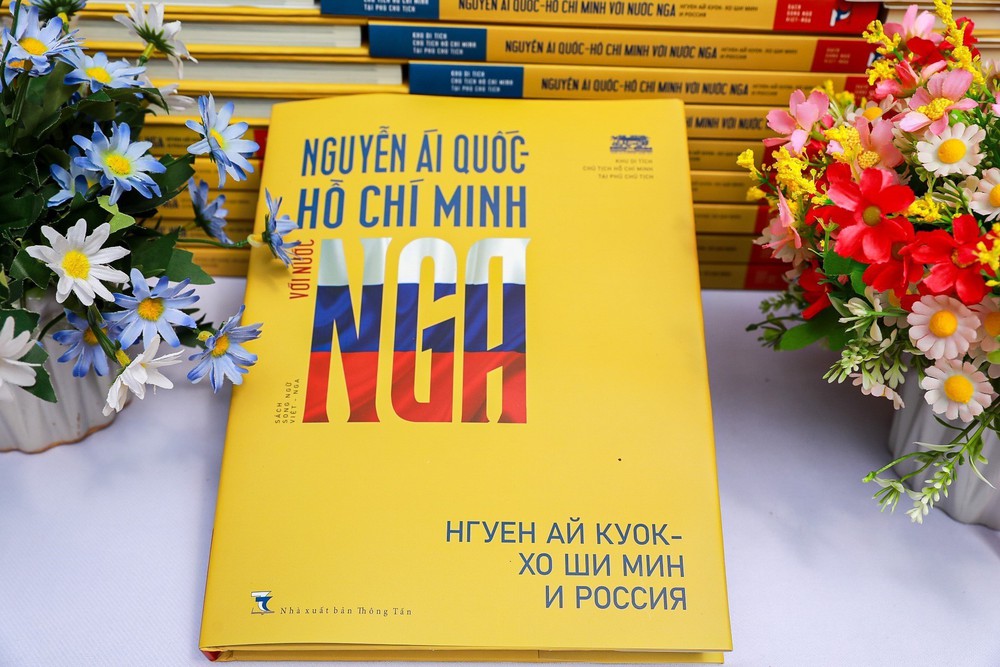 Triển lãm ảnh và ra mắt sách kỷ niệm 115 năm ngày Bác Hồ ra đi tìm đường cứu nước - Ảnh 3. Triển lãm ảnh và ra mắt sách kỷ niệm 115 năm ngày Bác Hồ ra đi tìm đường cứu nước - Ảnh 3.