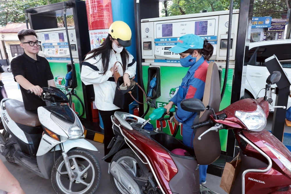 Xăng sinh học E10 chính thức bán trên toàn quốc từ 1/6 - Ảnh 4. Xăng sinh học E10 chính thức bán trên toàn quốc từ 1/6 - Ảnh 4.