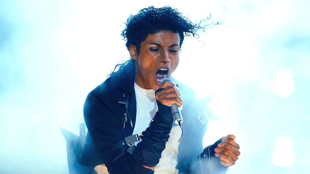 Michael Jackson lập kỳ tích vô tiền khoáng hậu sau 17 năm qua đời - Ảnh 6. Michael Jackson lập kỳ tích vô tiền khoáng hậu sau 17 năm qua đời - Ảnh 6.