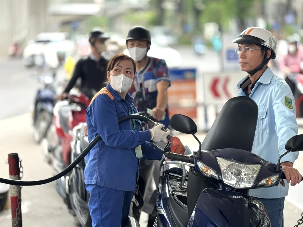 Bộ Công Thương giao nhiệm vụ thúc đẩy triển khai xăng sinh học E10 - Ảnh 1. Bộ Công Thương giao nhiệm vụ thúc đẩy triển khai xăng sinh học E10 - Ảnh 1.