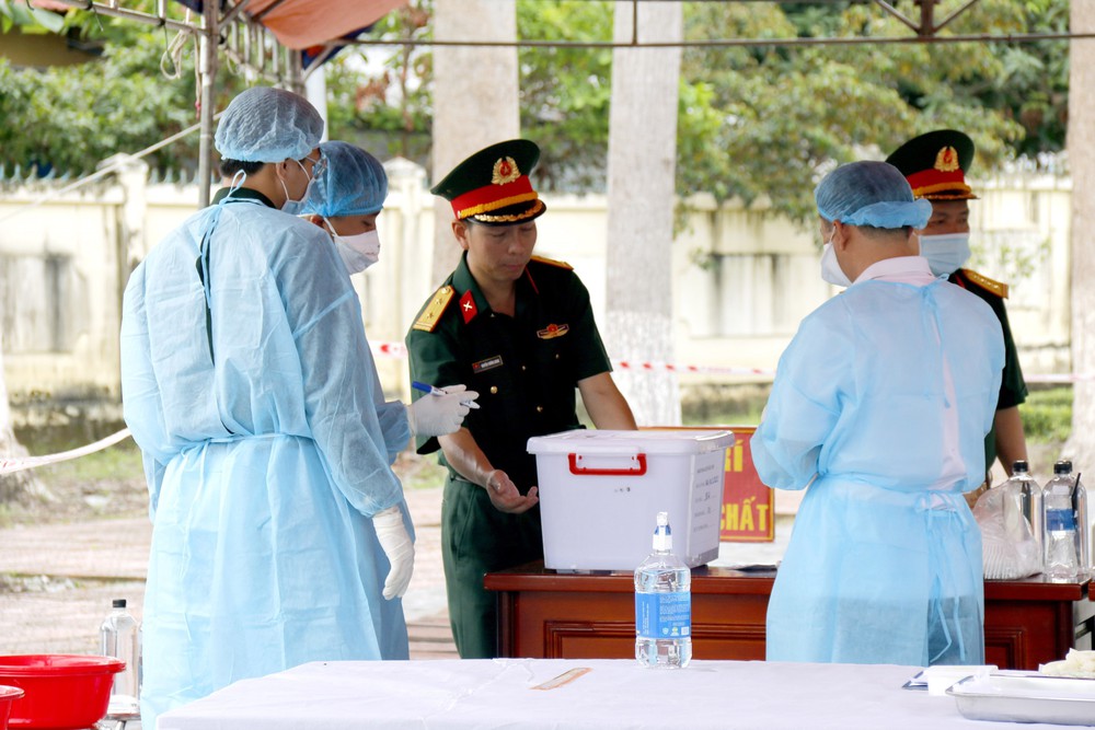 "Chiến dịch 500 ngày đêm”: Hành trình “trả lại tên” cho các liệt sĩ vẫn đang được viết tiếp mỗi ngày - Ảnh 3. "Chiến dịch 500 ngày đêm”: Hành trình “trả lại tên” cho các liệt sĩ vẫn đang được viết tiếp mỗi ngày - Ảnh 3.