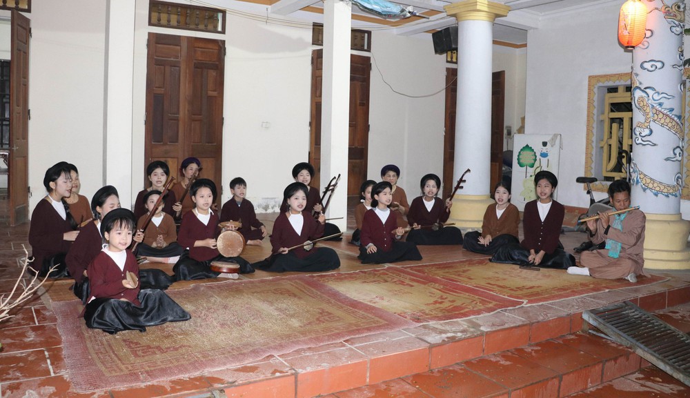 Ninh Bình: Bảo tồn và phát huy nghệ thuật hát Xẩm tại Yên Từ - Ảnh 1. Ninh Bình: Bảo tồn và phát huy nghệ thuật hát Xẩm tại Yên Từ - Ảnh 1.