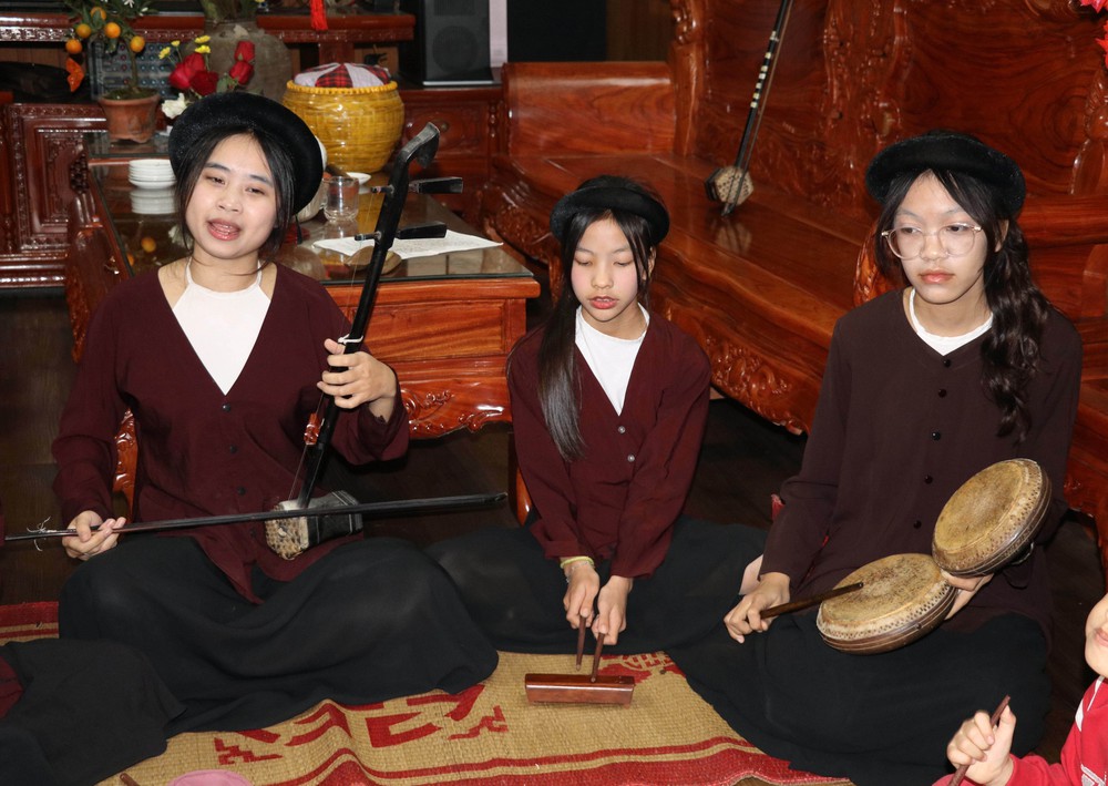 Ninh Bình: Bảo tồn và phát huy nghệ thuật hát Xẩm tại Yên Từ - Ảnh 4. Ninh Bình: Bảo tồn và phát huy nghệ thuật hát Xẩm tại Yên Từ - Ảnh 4.
