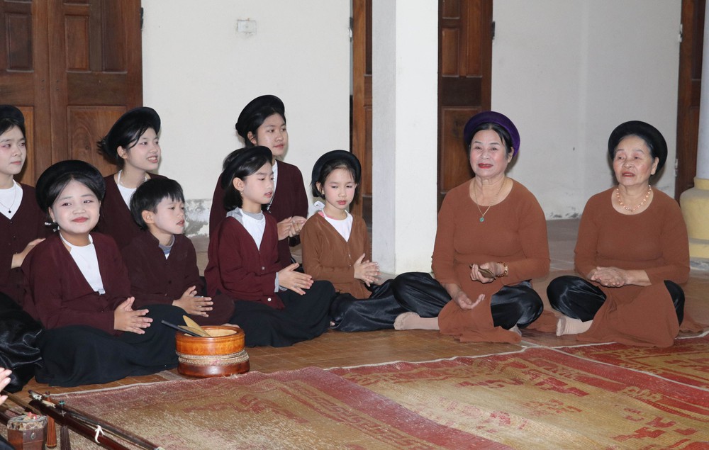 Ninh Bình: Bảo tồn và phát huy nghệ thuật hát Xẩm tại Yên Từ - Ảnh 2. Ninh Bình: Bảo tồn và phát huy nghệ thuật hát Xẩm tại Yên Từ - Ảnh 2.