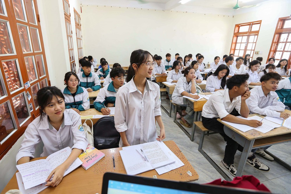 Phòng ngừa nguy cơ gian lận thi Trung học phổ thông bằng thiết bị công nghệ cao và AI - Ảnh 2. Phòng ngừa nguy cơ gian lận thi Trung học phổ thông bằng thiết bị công nghệ cao và AI - Ảnh 2.