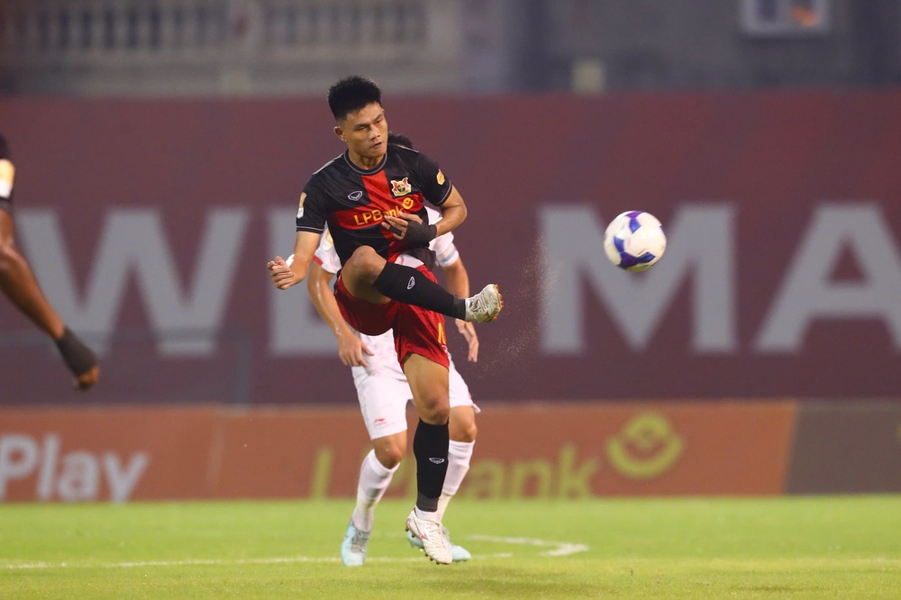 HLV Kim Sang Sik "xem giò" tuyển thủ cho ASEAN Cup tại chung kết Cúp Quốc gia - Ảnh 2. HLV Kim Sang Sik "xem giò" tuyển thủ cho ASEAN Cup tại chung kết Cúp Quốc gia - Ảnh 2.