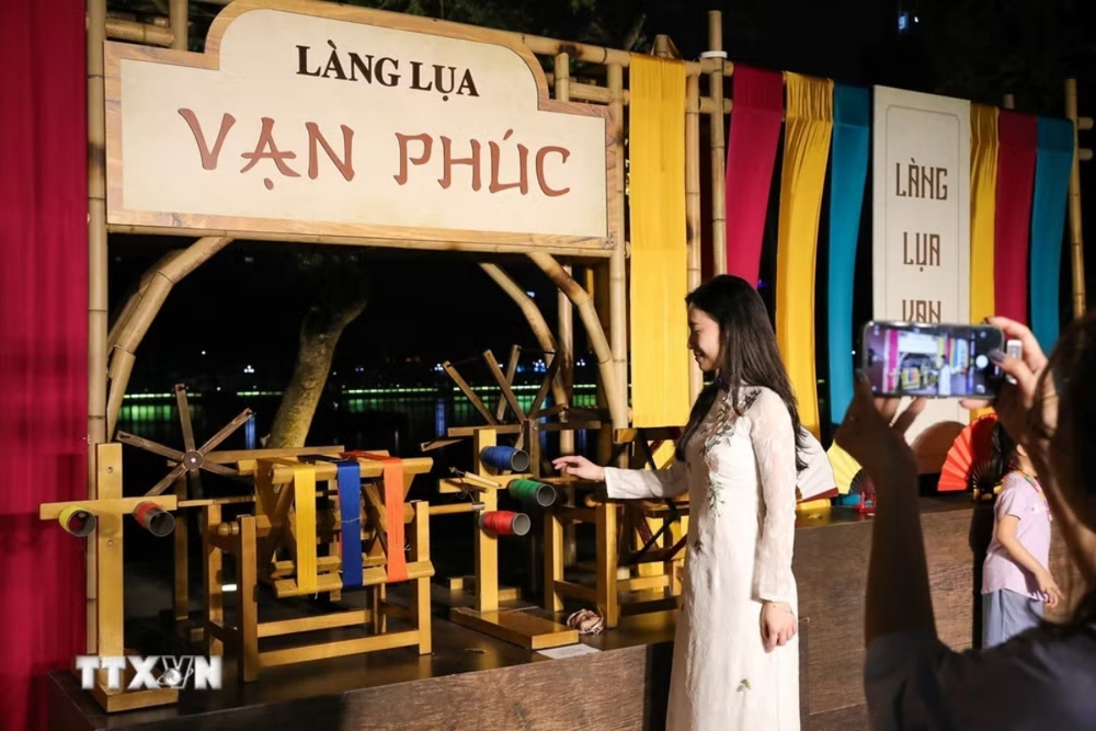 Biến làng nghề thành trung tâm văn hóa sáng tạo - Ảnh 3. Biến làng nghề thành trung tâm văn hóa sáng tạo - Ảnh 3.