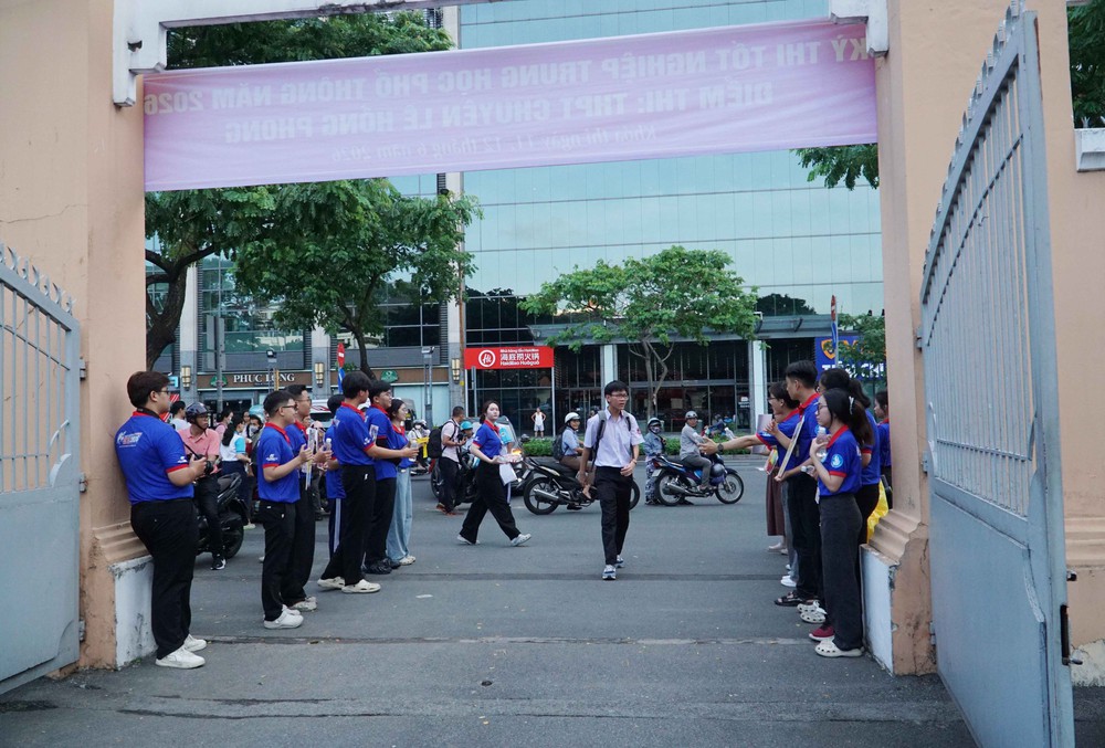 Hình ảnh thí sinh cả nước bước vào Kỳ thi tốt nghiệp THPT 2026 - Ảnh 13. Hình ảnh thí sinh cả nước bước vào Kỳ thi tốt nghiệp THPT 2026 - Ảnh 13.