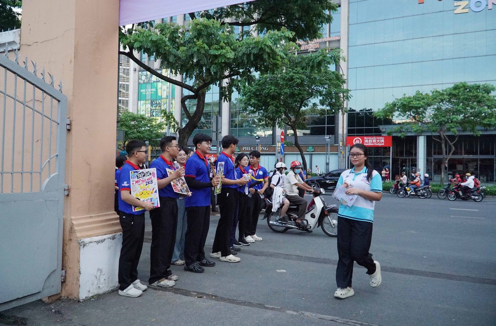 Hình ảnh thí sinh cả nước bước vào Kỳ thi tốt nghiệp THPT 2026 - Ảnh 14. Hình ảnh thí sinh cả nước bước vào Kỳ thi tốt nghiệp THPT 2026 - Ảnh 14.