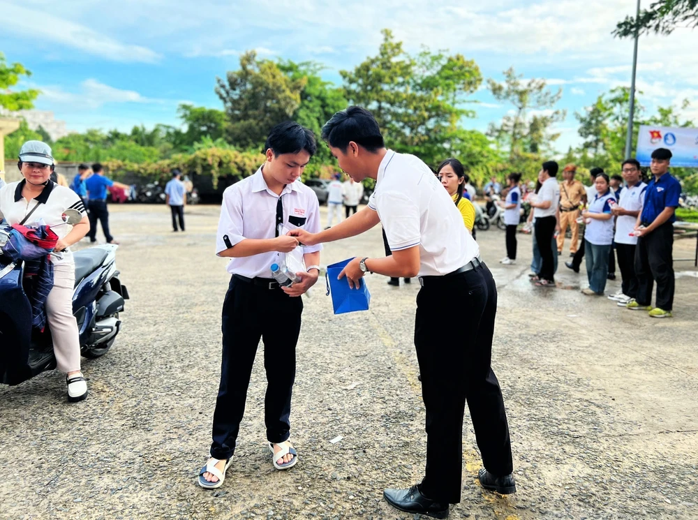 Hình ảnh thí sinh cả nước bước vào Kỳ thi tốt nghiệp THPT 2026 - Ảnh 20. Hình ảnh thí sinh cả nước bước vào Kỳ thi tốt nghiệp THPT 2026 - Ảnh 20.