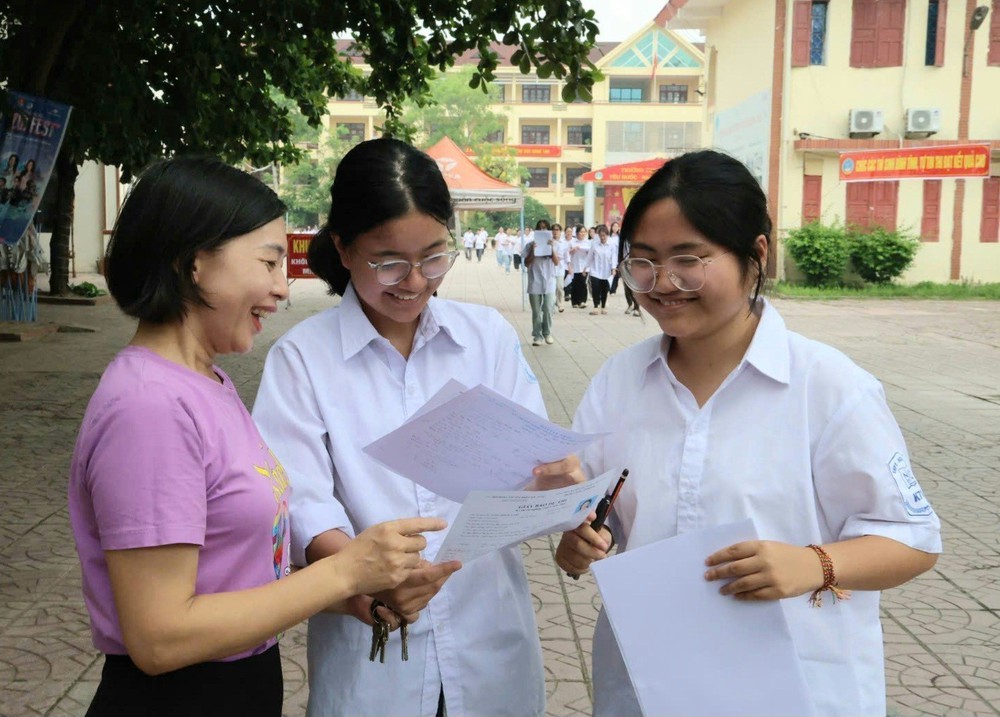 Thí sinh hoàn thành môn thi đầu tiên kỳ thi tốt nghiệp THPT năm 2026 - Ảnh 15. Thí sinh hoàn thành môn thi đầu tiên kỳ thi tốt nghiệp THPT năm 2026 - Ảnh 15.