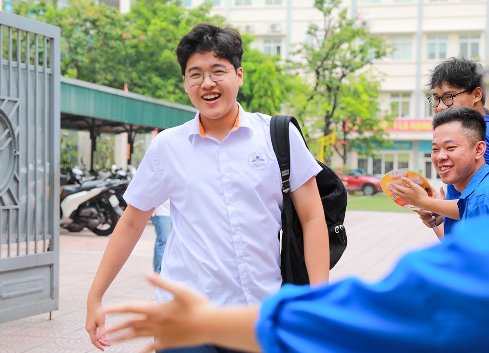 Kỳ thi tốt nghiệp THPT năm 2026: Thí sinh Hà Nội hoàn thành môn thi đầu tiên - Ảnh 3. Kỳ thi tốt nghiệp THPT năm 2026: Thí sinh Hà Nội hoàn thành môn thi đầu tiên - Ảnh 3.