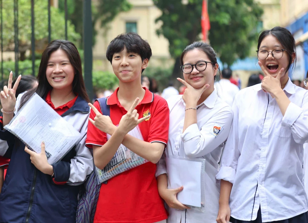 Kỳ thi tốt nghiệp THPT năm 2026: Cả nước có 27 thí sinh vi phạm quy chế trong ngày thi đầu tiên; đề thi đảm bảo tính phân hóa - Ảnh 2. Kỳ thi tốt nghiệp THPT năm 2026: Cả nước có 27 thí sinh vi phạm quy chế trong ngày thi đầu tiên; đề thi đảm bảo tính phân hóa - Ảnh 2.