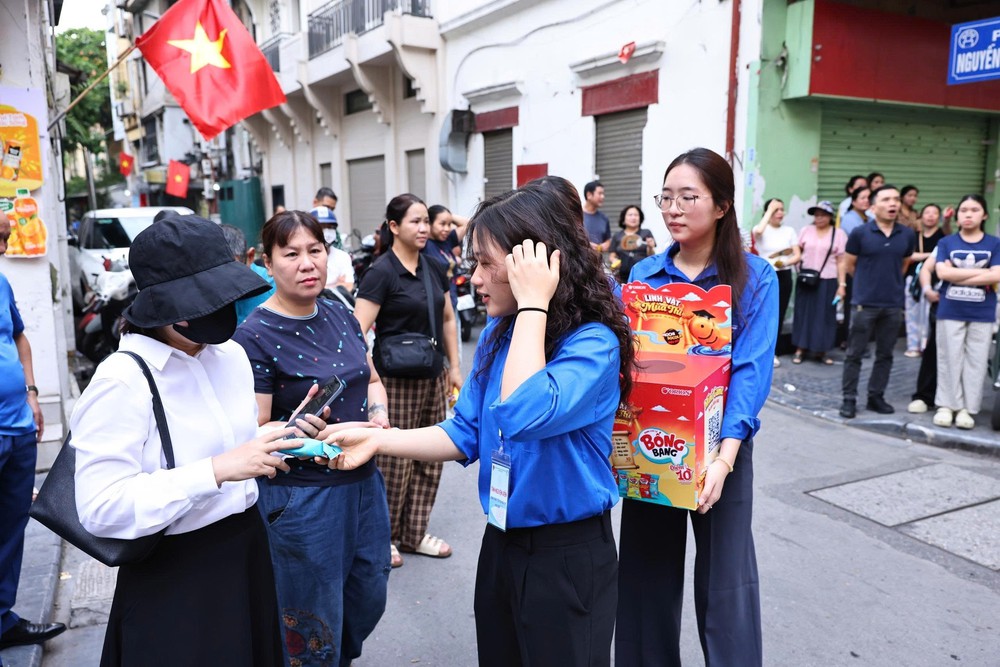 Thanh niên tình nguyện Thủ đô hỗ trợ thí sinh thi tốt nghiệp THPT năm 2026 - Ảnh 7. Thanh niên tình nguyện Thủ đô hỗ trợ thí sinh thi tốt nghiệp THPT năm 2026 - Ảnh 7.