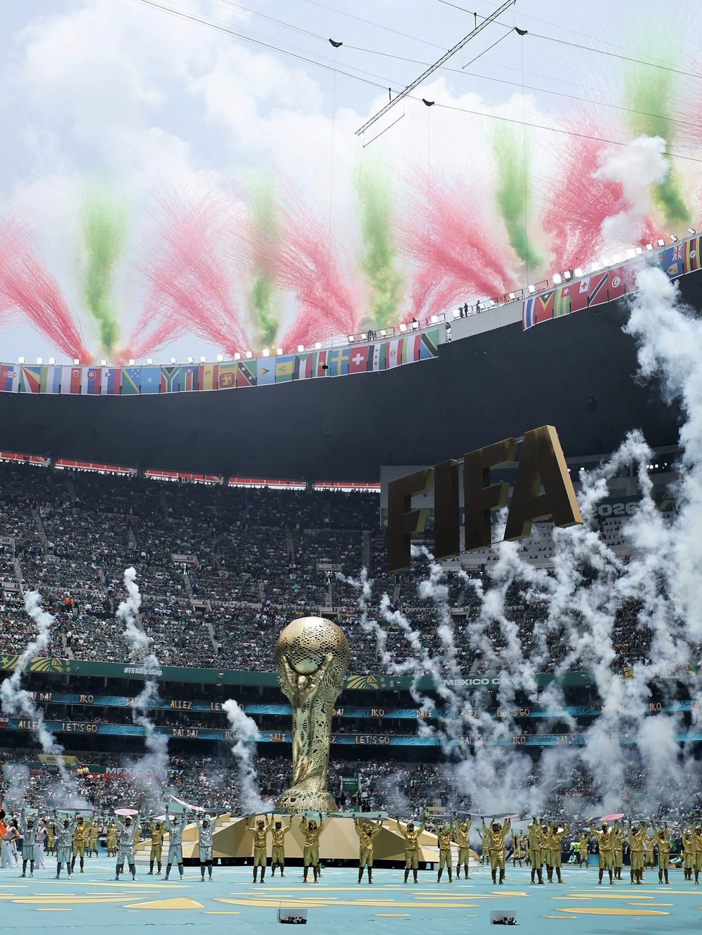 5 điểm nhấn từ trận khai mạc World Cup 2026: Shakira trở lại, Mexico gây ấn tượng và “diện mạo mới” của Infantino - Ảnh 5. 5 điểm nhấn từ trận khai mạc World Cup 2026: Shakira trở lại, Mexico gây ấn tượng và “diện mạo mới” của Infantino - Ảnh 5.