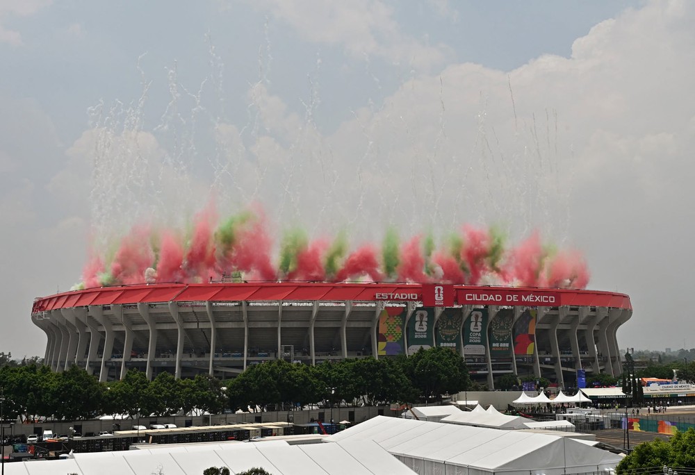 World Cup 2026: Lễ khai mạc ngắn gọn đến bất ngờ nhưng vẫn độc đáo, rực rỡ sắc màu - Ảnh 9. World Cup 2026: Lễ khai mạc ngắn gọn đến bất ngờ nhưng vẫn độc đáo, rực rỡ sắc màu - Ảnh 9.