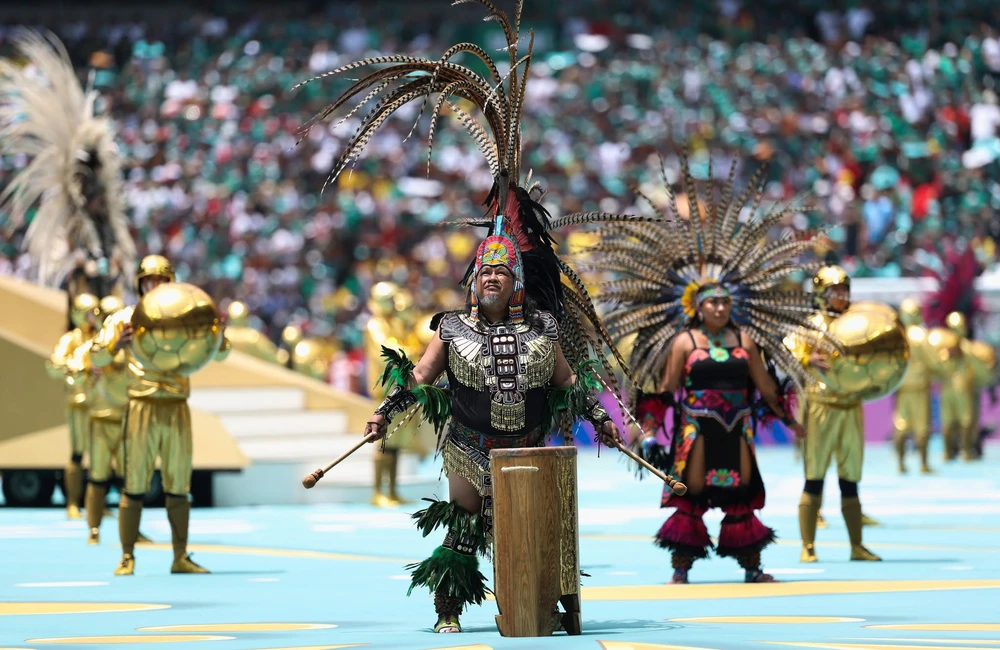 World Cup 2026: Lễ khai mạc ngắn gọn đến bất ngờ nhưng vẫn độc đáo, rực rỡ sắc màu - Ảnh 3. World Cup 2026: Lễ khai mạc ngắn gọn đến bất ngờ nhưng vẫn độc đáo, rực rỡ sắc màu - Ảnh 3.