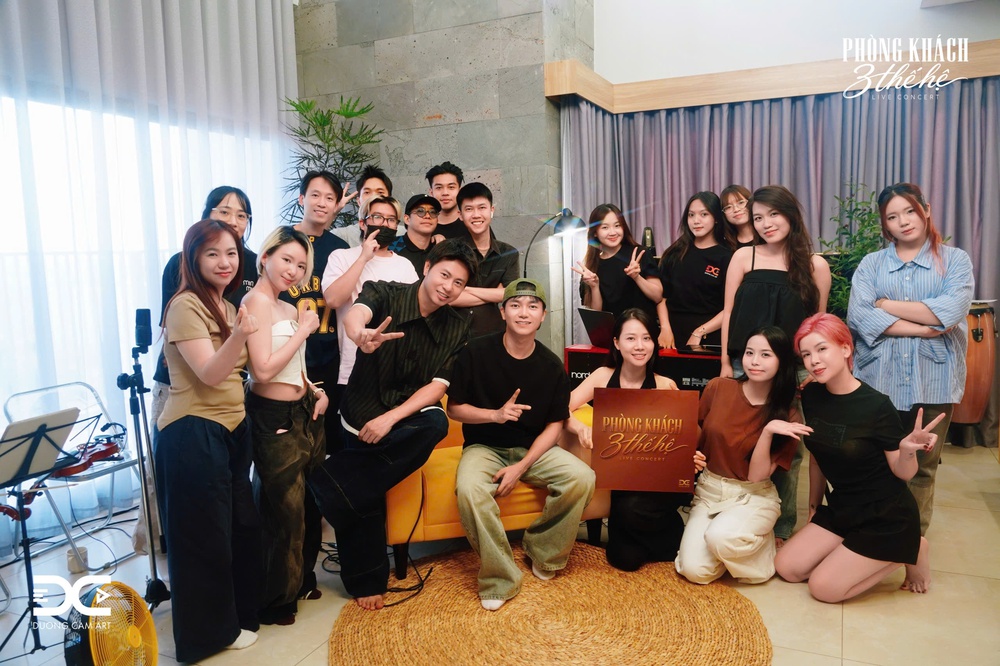 "Phòng khách 3 thế hệ" sẵn sàng thắp lửa yêu thương bằng âm nhạc - Ảnh 3. "Phòng khách 3 thế hệ" sẵn sàng thắp lửa yêu thương bằng âm nhạc - Ảnh 3.