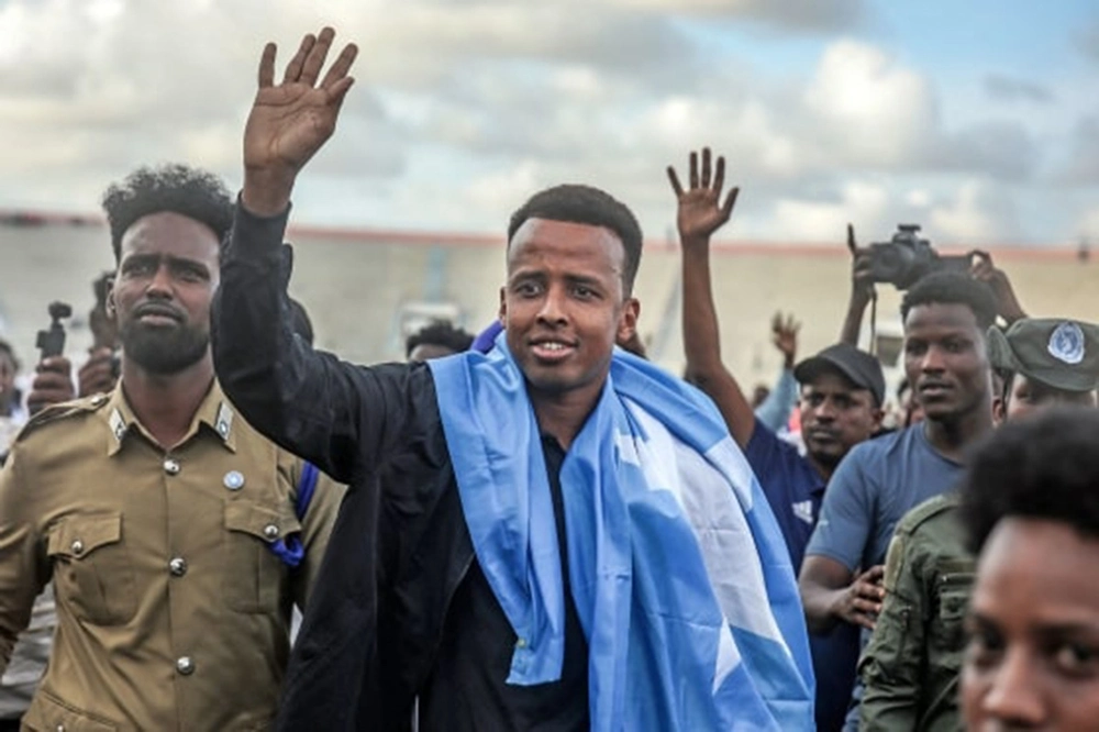 Trọng tài Somalia bị Mỹ từ chối nhập cảnh: Từ World Cup tới Siêu cúp châu Âu - Ảnh 1. Trọng tài Somalia bị Mỹ từ chối nhập cảnh: Từ World Cup tới Siêu cúp châu Âu - Ảnh 1.