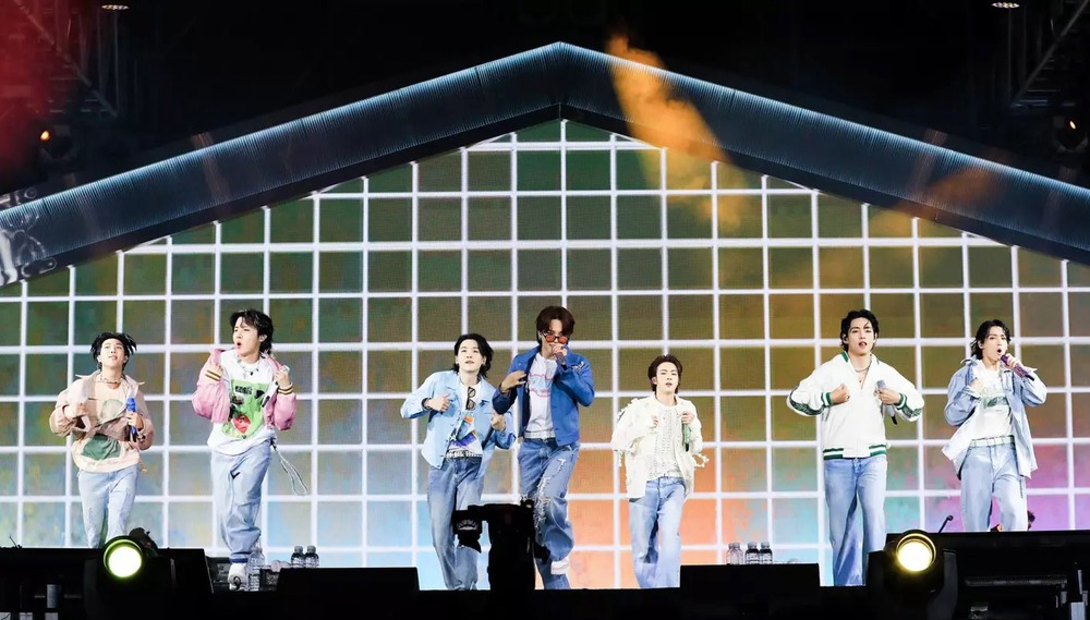 BTS đưa Busan lên bản đồ lưu diễn K-pop - Ảnh 3. BTS đưa Busan lên bản đồ lưu diễn K-pop - Ảnh 3.
