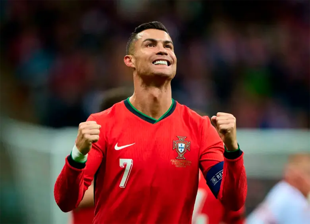 Ronaldo phát biểu trước World Cup 2026: 'Khi mọi thứ khó khăn, nhà vô địch thực sự mới lộ diện' - Ảnh 1. Ronaldo phát biểu trước World Cup 2026: 'Khi mọi thứ khó khăn, nhà vô địch thực sự mới lộ diện' - Ảnh 1.