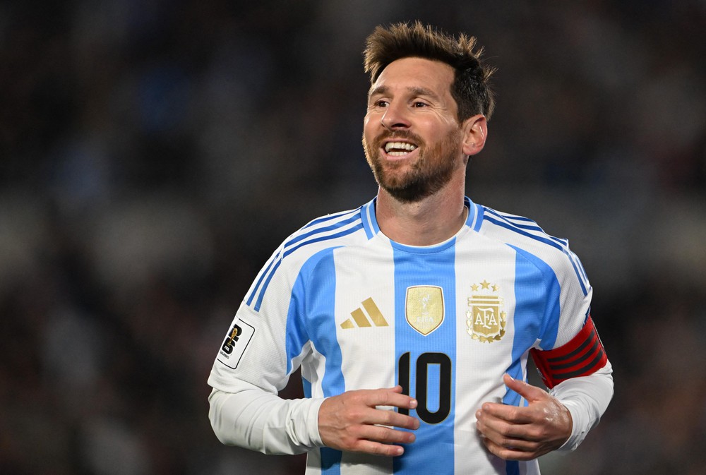 Cà phê World Cup: Messi có rẻ bằng một cái... ti vi? - Ảnh 1. Cà phê World Cup: Messi có rẻ bằng một cái... ti vi? - Ảnh 1.