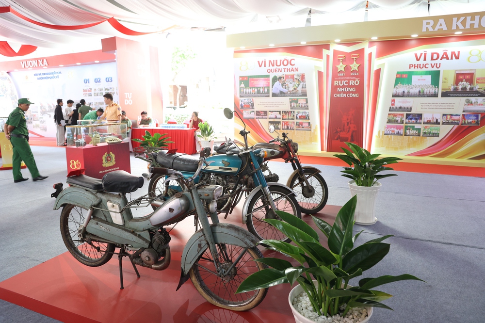 "Tổ quốc bình yên": Khi lịch sử cất lời bằng công nghệ và nghệ thuật đương đại - Ảnh 3. "Tổ quốc bình yên": Khi lịch sử cất lời bằng công nghệ và nghệ thuật đương đại - Ảnh 3.