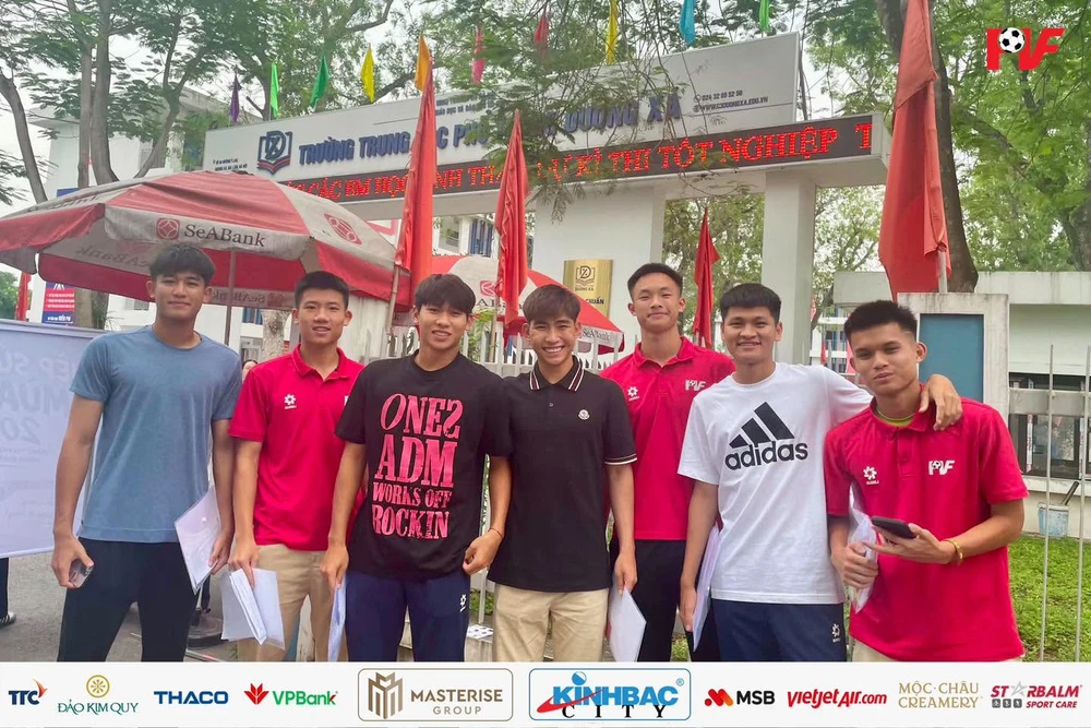 Dàn tuyển thủ U19 Việt Nam hoàn thành kỳ thi tốt nghiệp THPT năm 2026 - Ảnh 1.