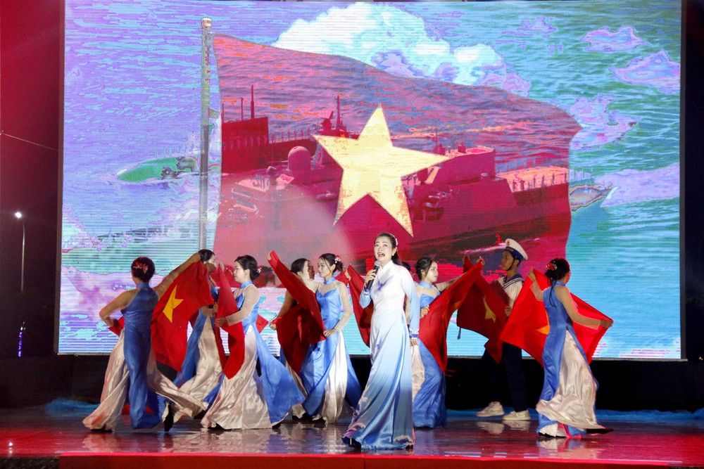Dạ hội điện ảnh “Lâm Đồng - Hành trình biển, hoa và đại ngàn” - Ảnh 3. Dạ hội điện ảnh “Lâm Đồng - Hành trình biển, hoa và đại ngàn” - Ảnh 3.