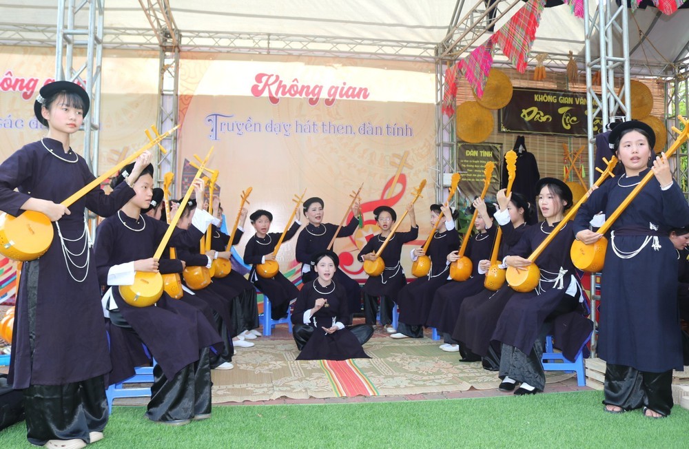 Để di sản hát then, đàn tính tiếp tục truyền lửa trong thời đại công nghệ số - Ảnh 3. Để di sản hát then, đàn tính tiếp tục truyền lửa trong thời đại công nghệ số - Ảnh 3.