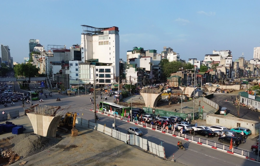 Hà Nội điều chỉnh giao thông nút giao Láng Hạ - Giảng Võ để thi công cầu vượt - Ảnh 1. Hà Nội điều chỉnh giao thông nút giao Láng Hạ - Giảng Võ để thi công cầu vượt - Ảnh 1.