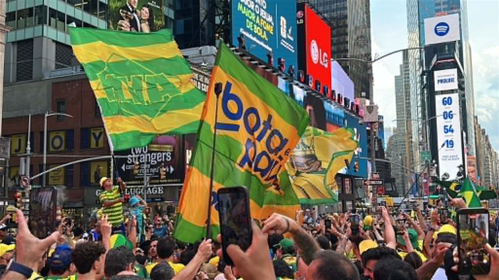 Nhà báo Anh Ngọc từ New York: Hàng nghìn CĐV Brazil khuấy động không khí World Cup 2026 tại quảng trường Thời đại - Ảnh 2.