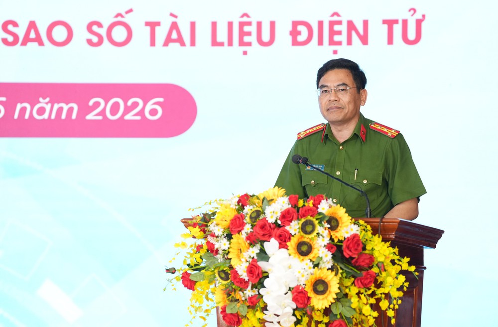 Agribank đồng hành cùng tỉnh Ninh Bình triển khai mô hình Kiosk thông minh: "Cú hích" chuyển đổi số hành chính công - Ảnh 3. Agribank đồng hành cùng tỉnh Ninh Bình triển khai mô hình Kiosk thông minh: "Cú hích" chuyển đổi số hành chính công - Ảnh 3.