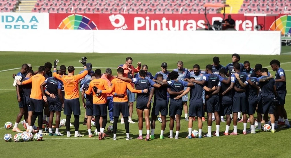 Ecuador được xem là một trong những đội bóng khó chịu nhất khu vực Nam Mỹ. Đại diện đến từ Nam Mỹ không sở hữu quá nhiều ngôi sao đình đám nhưng lại nổi bật nhờ tính tổ chức cao, sự kỷ luật chiến thuật và khả năng tận dụng cơ hội hiệu quả. Ảnh: AFP. Ecuador được xem là một trong những đội bóng khó chịu nhất khu vực Nam Mỹ. Đại diện đến từ Nam Mỹ không sở hữu quá nhiều ngôi sao đình đám nhưng lại nổi bật nhờ tính tổ chức cao, sự kỷ luật chiến thuật và khả năng tận dụng cơ hội hiệu quả. Ảnh: AFP.