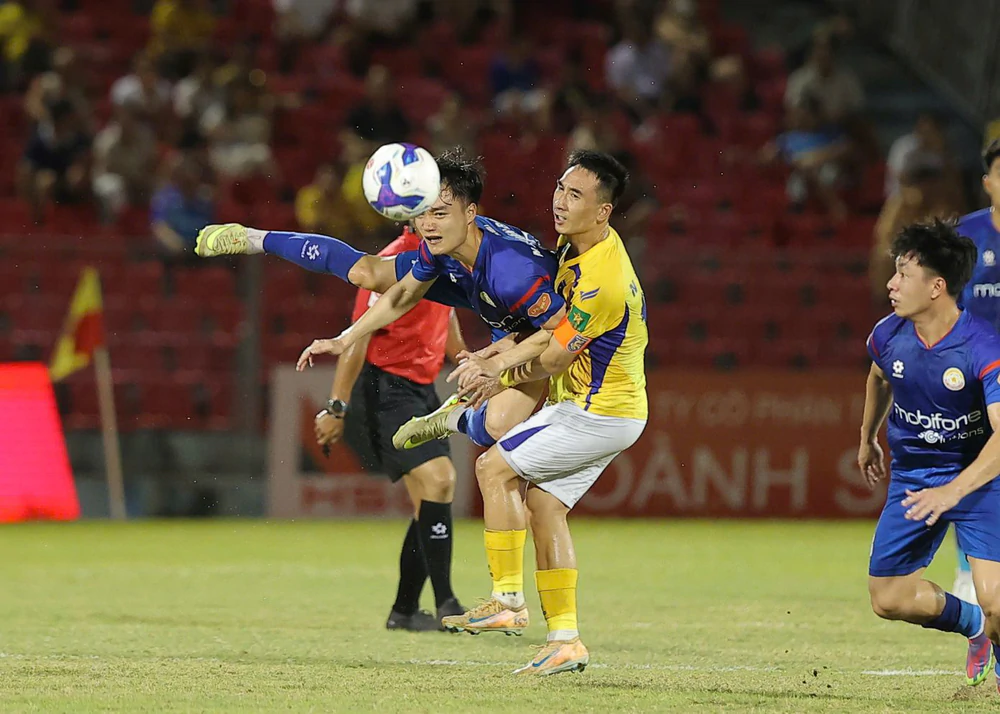 Đội của Công Phượng, HAGL nằm trong nhóm ứng viên xuống hạng V-League 2026/27 - Ảnh 4. Đội của Công Phượng, HAGL nằm trong nhóm ứng viên xuống hạng V-League 2026/27 - Ảnh 4.