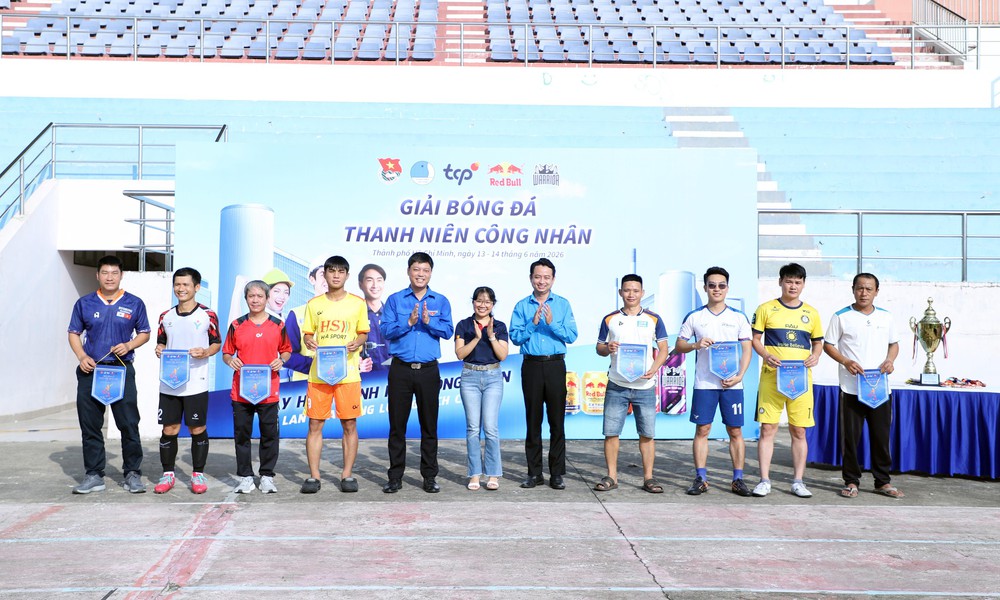 8 đội bóng tranh tài tại Giải bóng đá nam Thanh niên công nhân năm 2026 Thành phố Hồ Chí Minh - Ảnh 1. 8 đội bóng tranh tài tại Giải bóng đá nam Thanh niên công nhân năm 2026 Thành phố Hồ Chí Minh - Ảnh 1.