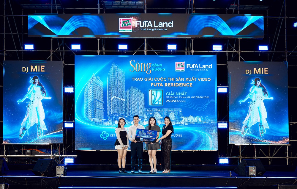 Đêm nhạc hội "Sóng Cộng Hưởng" thắp sáng không khí lễ hội mùa hè Đà Nẵng - Ảnh 2. Đêm nhạc hội "Sóng Cộng Hưởng" thắp sáng không khí lễ hội mùa hè Đà Nẵng - Ảnh 2.