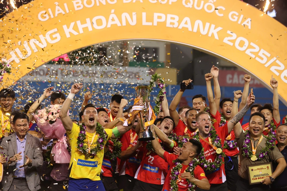 Chung kết Cúp Quốc gia-Chứng khoán LPBank 2025/26, Ninh Bình 1-2 Công an TP.HCM: Công an TP.HCM hoàn thành chuyện cổ tích - Ảnh 1. Chung kết Cúp Quốc gia-Chứng khoán LPBank 2025/26, Ninh Bình 1-2 Công an TP.HCM: Công an TP.HCM hoàn thành chuyện cổ tích - Ảnh 1.