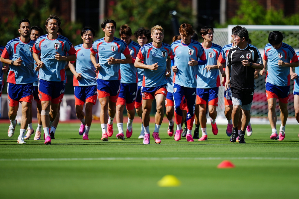 World Cup và bóng đá Việt: Dọn chỗ đón đại bàng - Ảnh 1. World Cup và bóng đá Việt: Dọn chỗ đón đại bàng - Ảnh 1.