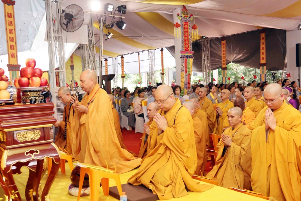 Đại lễ tưởng niệm-kỳ siêu các liệt sĩ, đồng bào hy sinh trong Tết Mậu Thân 1968 - Ảnh 3. Đại lễ tưởng niệm-kỳ siêu các liệt sĩ, đồng bào hy sinh trong Tết Mậu Thân 1968 - Ảnh 3.