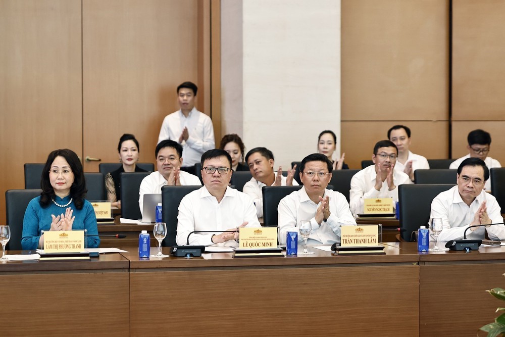 Thủ tướng Chính phủ và Chủ tịch Quốc hội gặp mặt lãnh đạo các cơ quan báo chí - Ảnh 7.