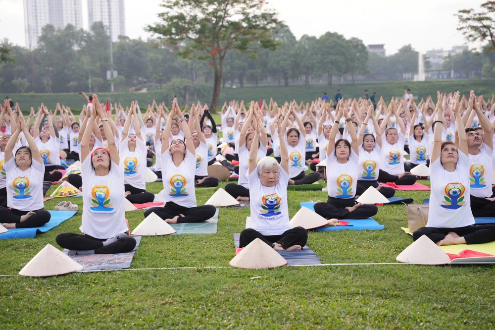 1.500 người tham dự Chương trình Chào mừng Ngày Quốc tế Yoga 2026 - Ảnh 4. 1.500 người tham dự Chương trình Chào mừng Ngày Quốc tế Yoga 2026 - Ảnh 4.