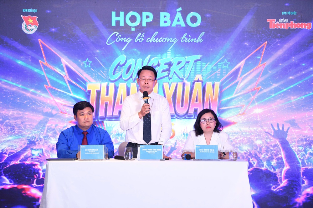 Concert "Thanh Xuân": Từ ký ức lịch sử đến khát vọng của thế hệ trẻ - Ảnh 1. Concert "Thanh Xuân": Từ ký ức lịch sử đến khát vọng của thế hệ trẻ - Ảnh 1.