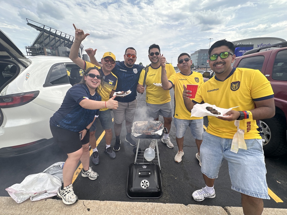 Thư nước Mỹ: World Cup ư? Chúng tôi cũng thích cả party nữa! - Ảnh 1. Thư nước Mỹ: World Cup ư? Chúng tôi cũng thích cả party nữa! - Ảnh 1.