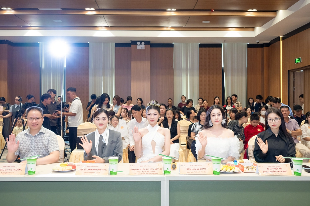 300 tài năng nhí tham dự chương trình "Măng non tỏa sáng" - Ảnh 4. 300 tài năng nhí tham dự chương trình "Măng non tỏa sáng" - Ảnh 4.
