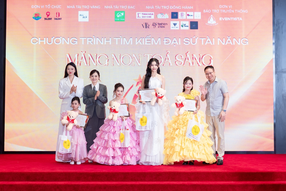 300 tài năng nhí tham dự chương trình "Măng non tỏa sáng" - Ảnh 1. 300 tài năng nhí tham dự chương trình "Măng non tỏa sáng" - Ảnh 1.