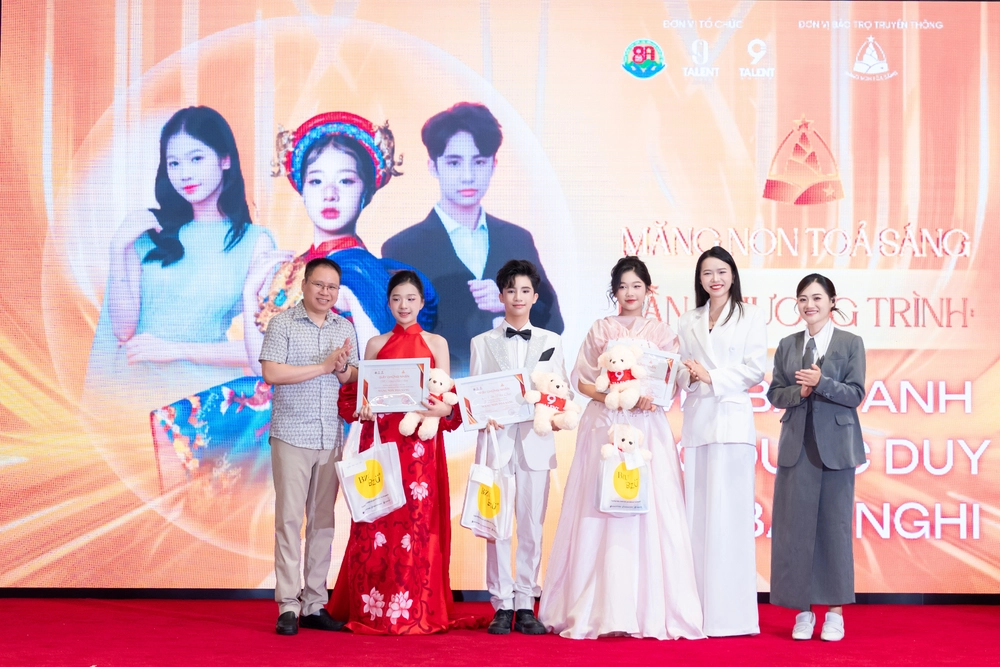 300 tài năng nhí tham dự chương trình "Măng non tỏa sáng" - Ảnh 3. 300 tài năng nhí tham dự chương trình "Măng non tỏa sáng" - Ảnh 3.