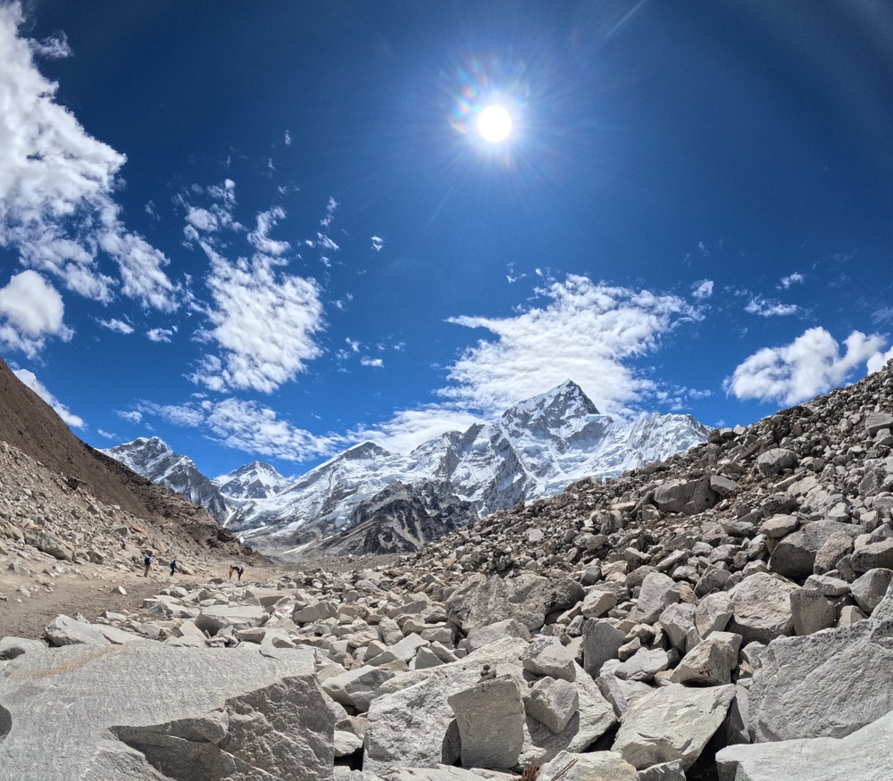 Phía sau những khung hình triệu view tại Everest: Cuộc đua thầm lặng của team Seara Sports Systems - Ảnh 1. Phía sau những khung hình triệu view tại Everest: Cuộc đua thầm lặng của team Seara Sports Systems - Ảnh 1.