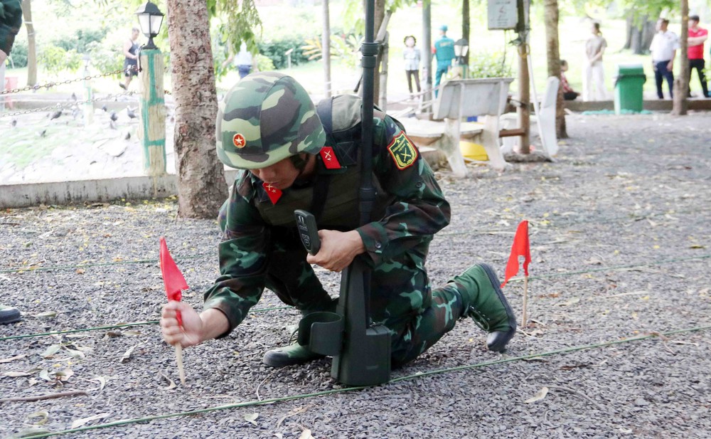 Chiến dịch 500 ngày đêm: Khảo sát, dò tìm nơi chôn cất liệt sĩ hi sinh trong Chiến dịch Mậu Thân 1968 - Ảnh 4. Chiến dịch 500 ngày đêm: Khảo sát, dò tìm nơi chôn cất liệt sĩ hi sinh trong Chiến dịch Mậu Thân 1968 - Ảnh 4.
