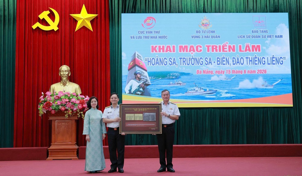 Khai mạc Triển lãm "Hoàng Sa, Trường Sa - Biển, đảo thiêng liêng" - Ảnh 4.